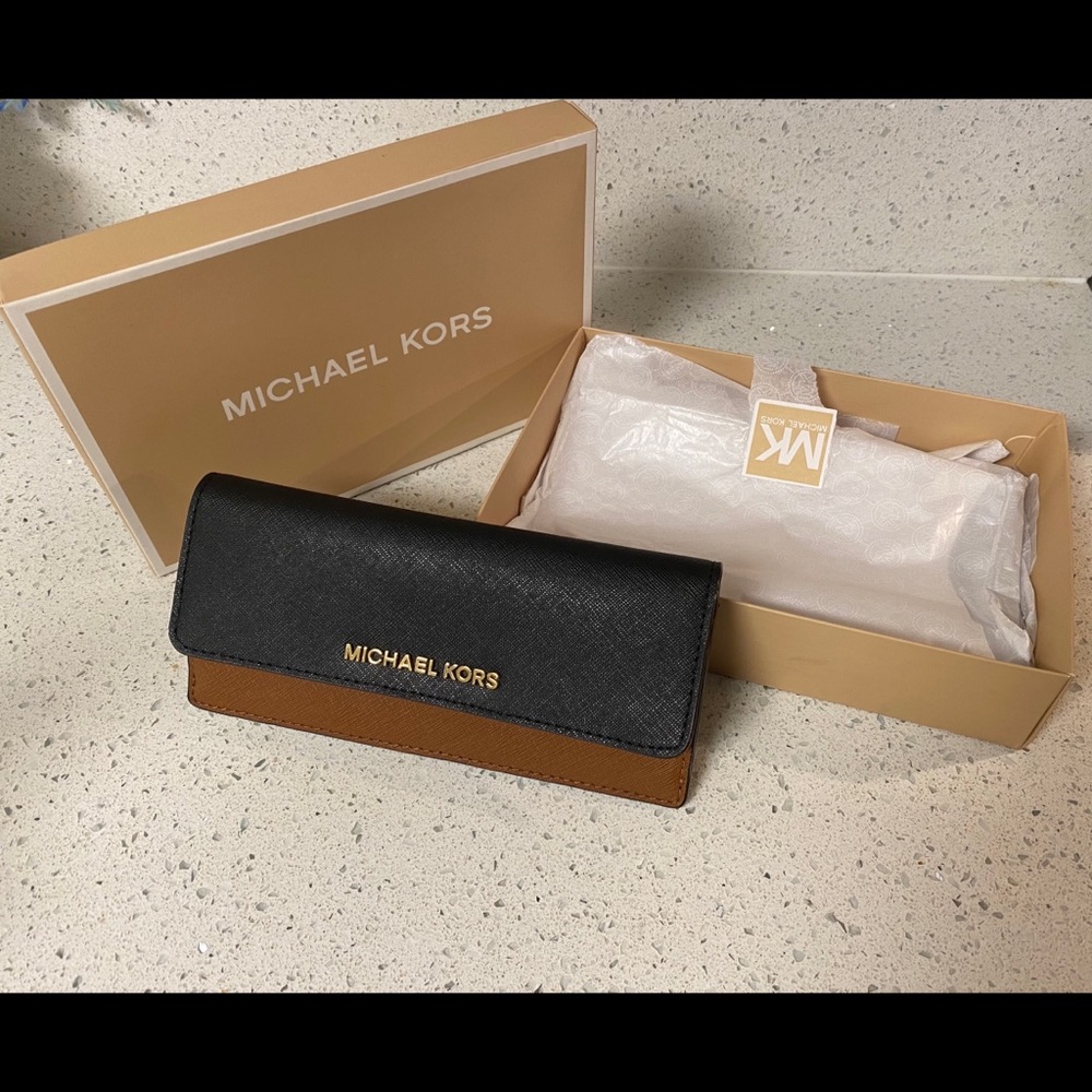 Brand new Michael Kors womens travel Jet Set Travel wallet with tag